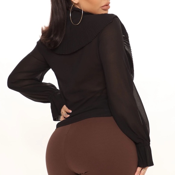 Fashion nova black ruffle front button down top - Picture 4 of 4